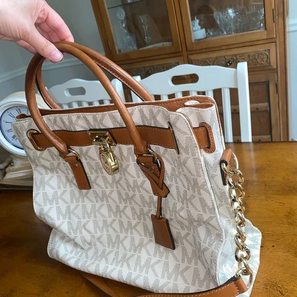 MICHAEL KORS LG HAMILTON TOTE Vanilla with lock and key - Picture 7 of 9